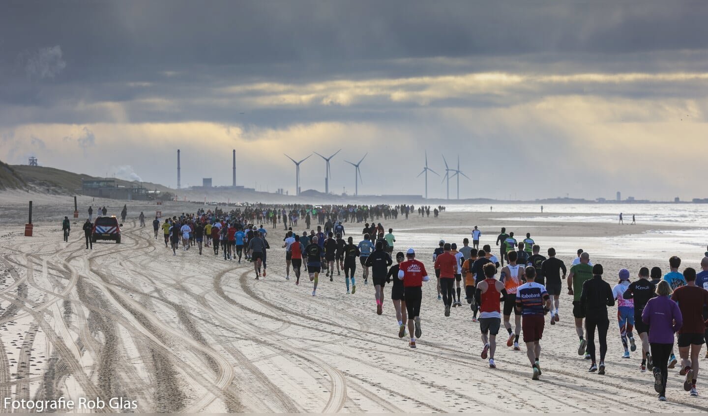 De beroemde hardloopwedstrijd(en) op het Egmondse strand