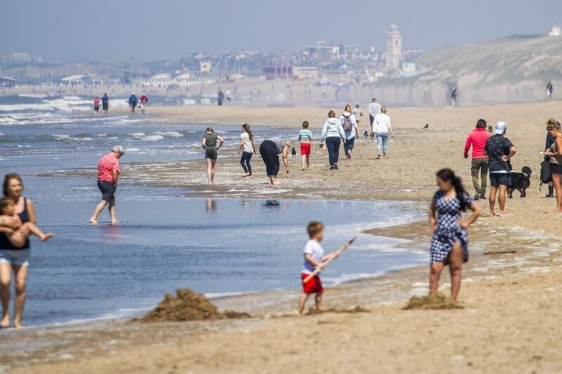 Geen slagboom meer en goedkopere dagpas voor parkeerplaats bij strand