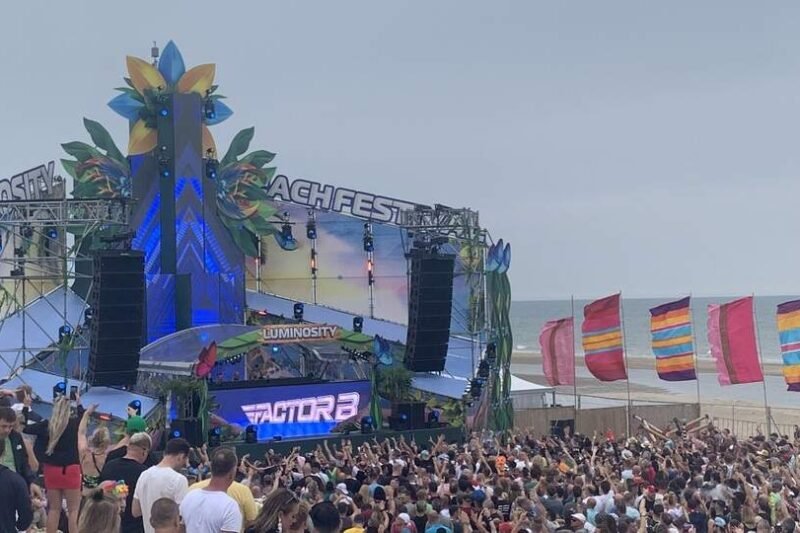 Tranceliefhebbers komen aan hun trekken op het strand, Luminosity-feesten in Zandvoort en Bloemendaal