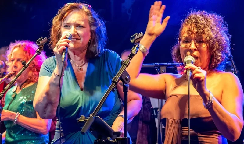 Zomerse Latin vibes op het strand: Salsa & Beachparty bij Elements Beach