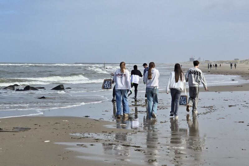 Jutseizoen Haagse kust: help mee en haal een juttas op