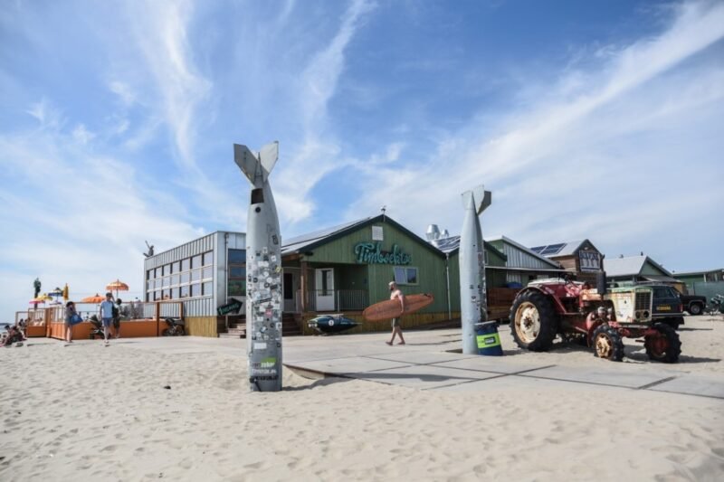 Strandpaviljoen Timboektoe krijgt nieuwe eigenaar