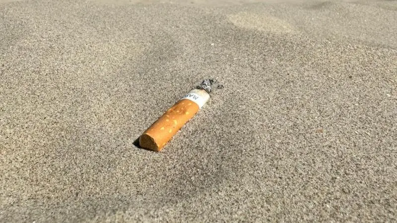 Niet meer roken op het strand? Op deze Noord-Hollandse stranden moet je peuk uit