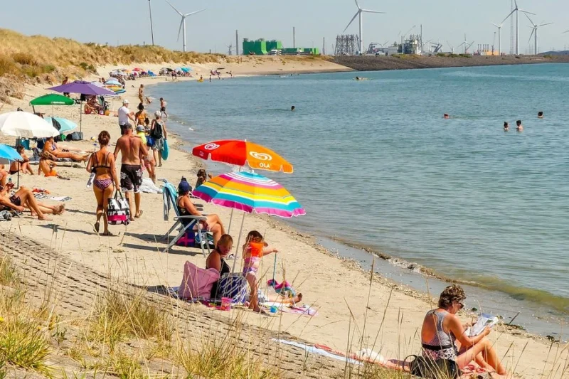 Provincie Zeeland hoeft strandbezoekers niet extra te waarschuwen voor PFAS