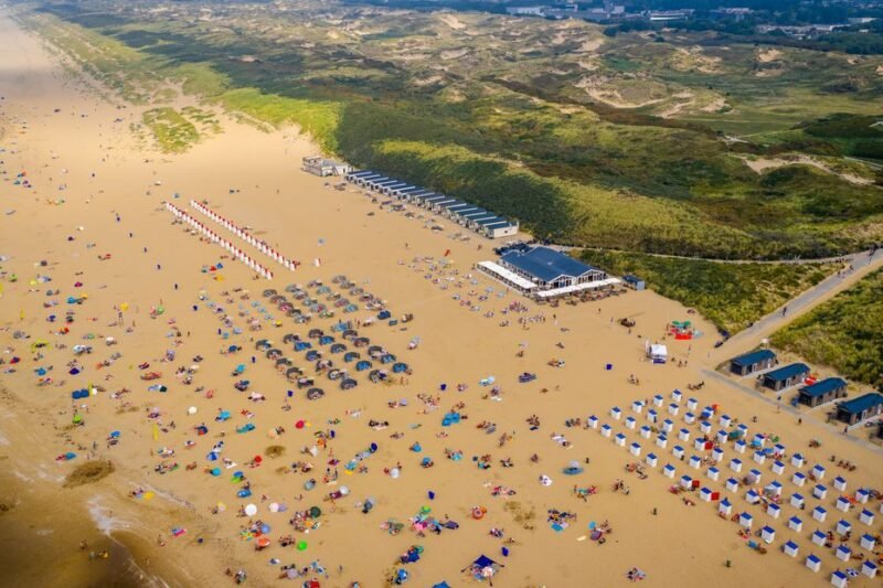 Strandtent moet verplicht richting zee verhuizen: ‘Laatste woord nog niet over gesproken’