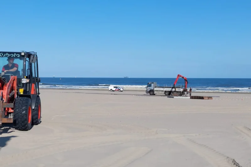 Opbouw strandopening Hoek van Holland in volle gang: twee dagen feest aan zee