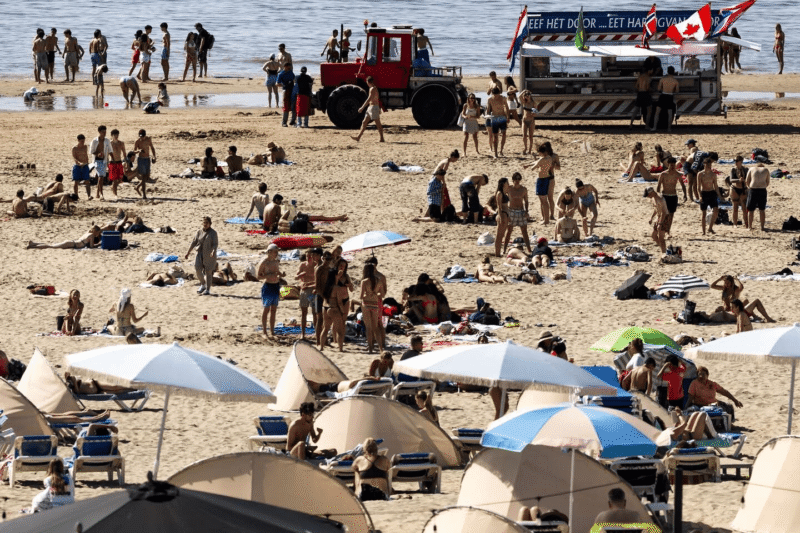 Pinksterhitte zorgde voor ongeregeldheden op volgepakt strand in Zandvoort