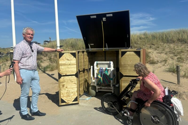 Gemeente Katwijk start pilot met beveiligde rolstoelstalling op het strand